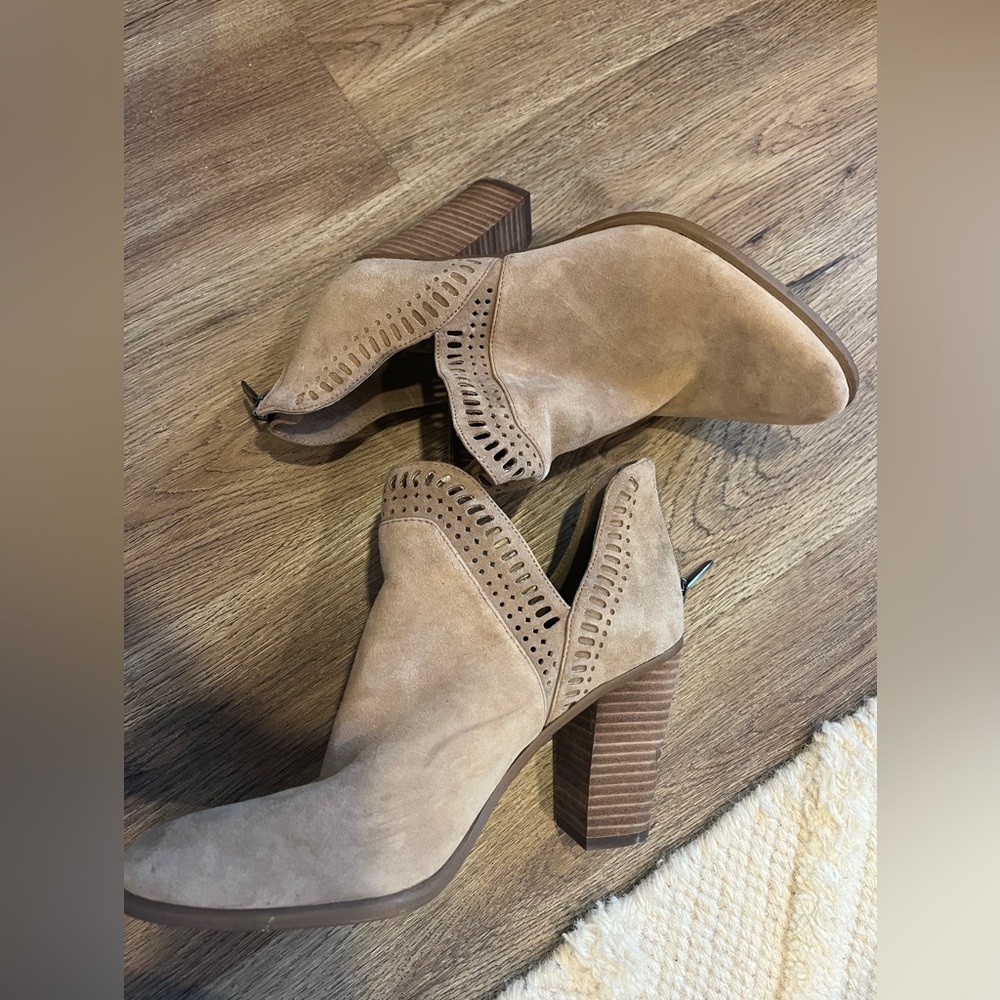 Vince Camuto Fileana Suede Booties size: 8.5